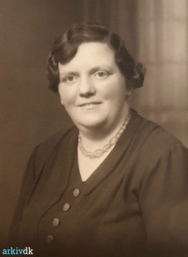 1943 – Hennings søster Rigmor (f. 1909), mens hun stadig boede i barndomshjemmet.