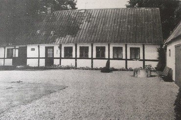 Moesgård i byen, det gamle stuehus fotograferet o. 1980.