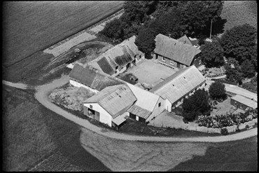 Luftfoto af gården 1936-38 – længe før branden i 1949.