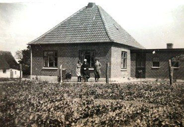 Bungalowen (Tingvej 31), som Sofus byggede, og Alvilda boede i fra 1932, i dag ombygget til ukendelighed.
