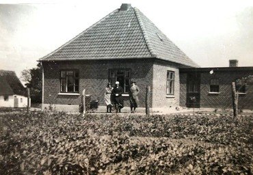 Bungalowen (Tingvej 31), som Sofus byggede, og Alvilda boede i fra 1932, i dag ombygget til ukendelighed.