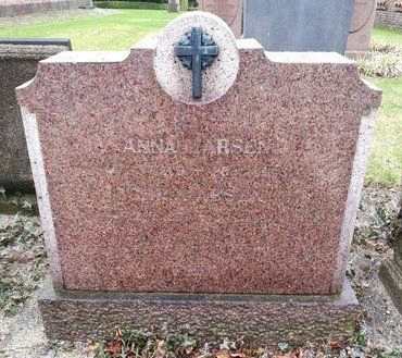Christian og Anna Larsens gravsten