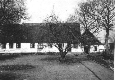 Mosegård på hovedlodden på ”Vindinge Mark” ved sognegrænsen mod øst, bygget o. 1870.