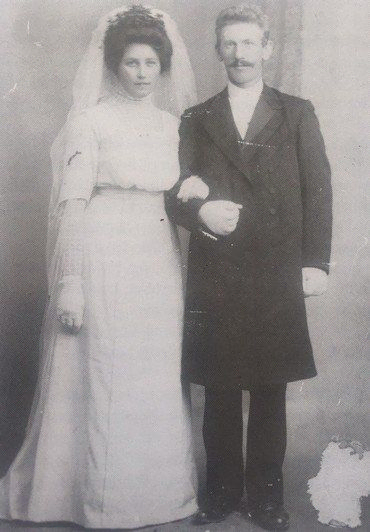 Anna og Niels Peter Albrechtsen på bryllupsdagen 29.10.1912.