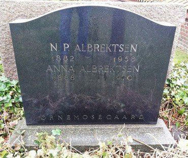Anna og Niels Peter Albrechtsens gravsten