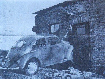 Folkevognen, som i december 1962 kom i skred på ”Bagerbakken” og landede i brødfabrikkens fyrrum.