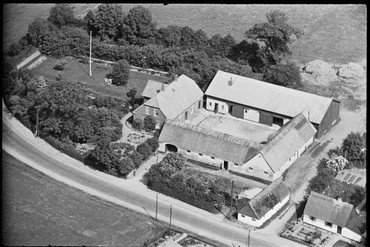 Luftfoto af Lundbjergaard fra det kongelige bibliotek fotograf Sylvest Jensen 1936-38.